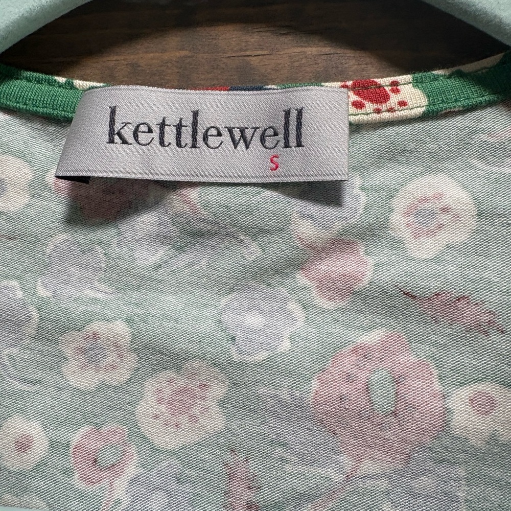 Kettlewell Floral Wrap Top - leaf Green, Red earth autumn size small - Picture 2 of 4